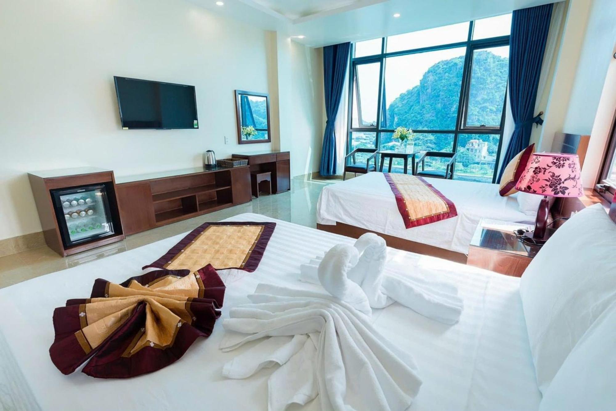 Aroma Cat Ba Sea View Hotel Chan Chau Exterior photo